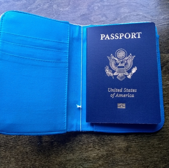 Global Passport holder - Picture 7 of 9